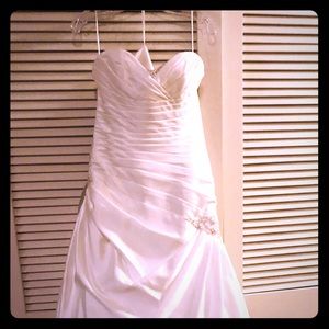 Brand New wedding dress by Kathy Ireland!